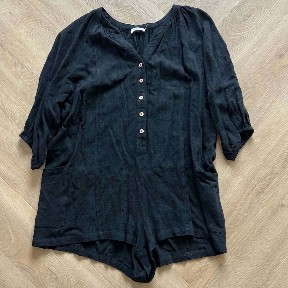 Day + Moon Linen blend romper - size M